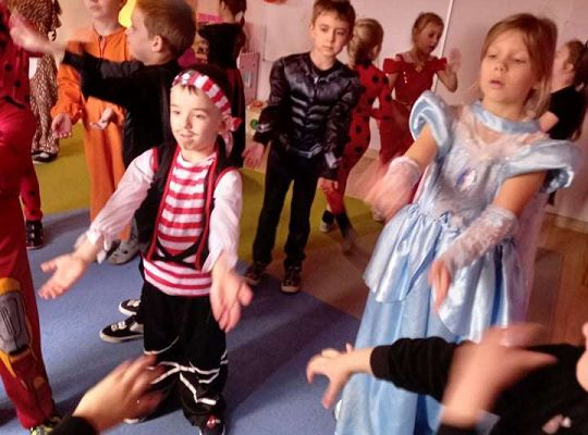 Gr. IV - Bal karnawałowy u starszaków