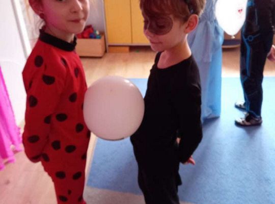 Gr. IV - Bal karnawałowy u starszaków