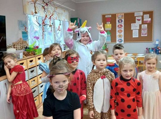 Gr. IV - Bal karnawałowy u starszaków