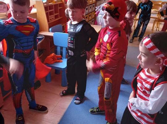 Gr. IV - Bal karnawałowy u starszaków