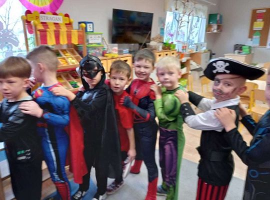 Gr. IV - Bal karnawałowy u starszaków