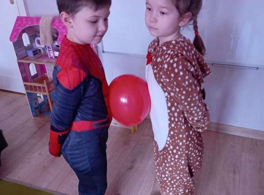 Gr. IV - Bal karnawałowy u starszaków