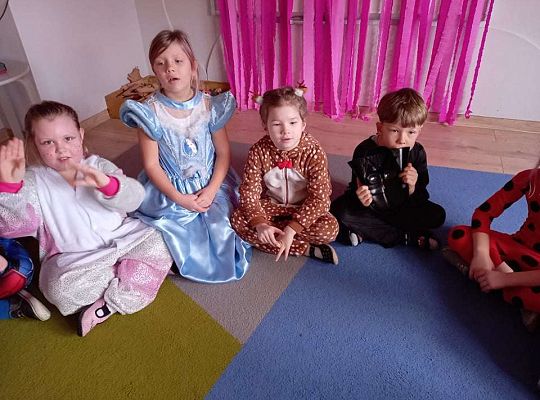 Gr. IV - Bal karnawałowy u starszaków