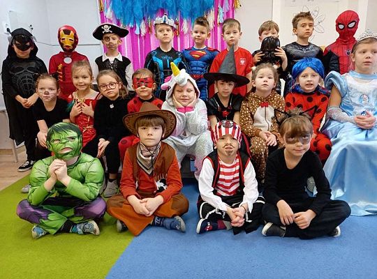 Gr. IV - Bal karnawałowy u starszaków