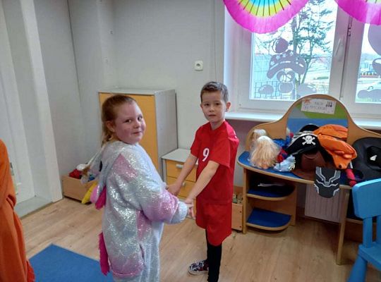 Gr. IV - Bal karnawałowy u starszaków