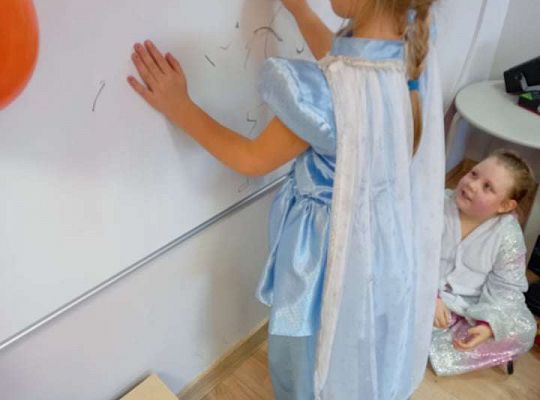 Gr. IV - Bal karnawałowy u starszaków