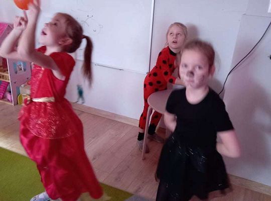 Gr. IV - Bal karnawałowy u starszaków