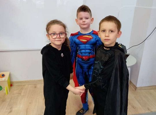 Gr. IV - Bal karnawałowy u starszaków