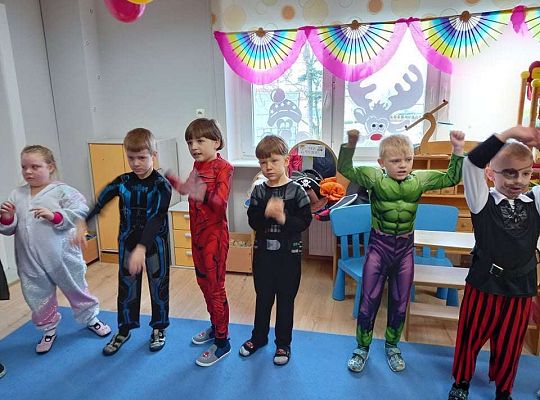 Gr. IV - Bal karnawałowy u starszaków