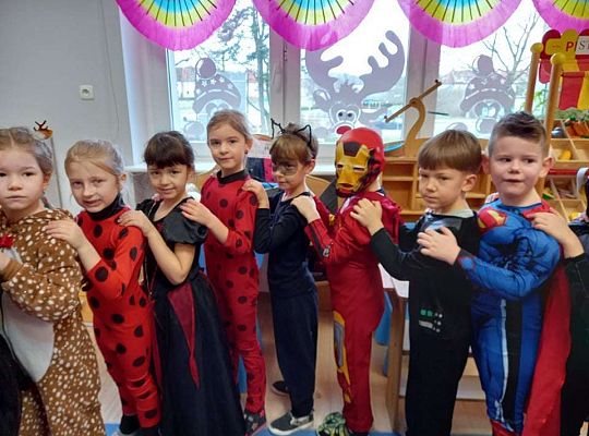 Gr. IV - Bal karnawałowy u starszaków