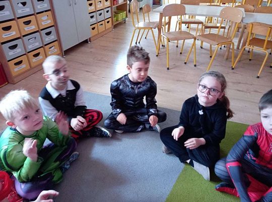 Gr. IV - Bal karnawałowy u starszaków