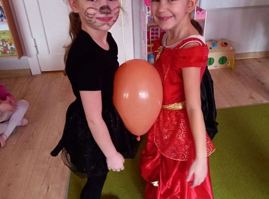 Gr. IV - Bal karnawałowy u starszaków