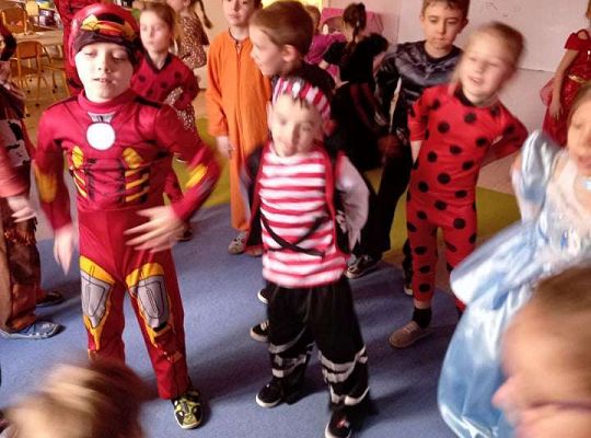 Gr. IV - Bal karnawałowy u starszaków