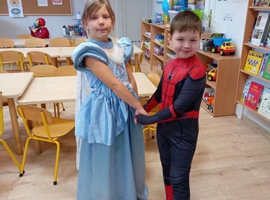 Gr. IV - Bal karnawałowy u starszaków