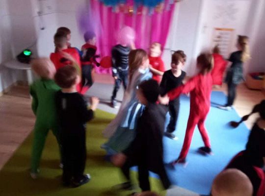 Gr. IV - Bal karnawałowy u starszaków