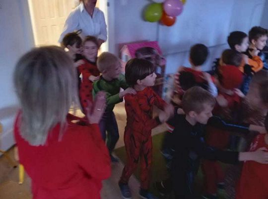 Gr. IV - Bal karnawałowy u starszaków