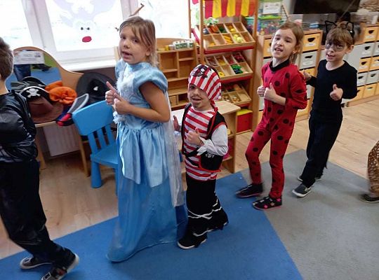 Gr. IV - Bal karnawałowy u starszaków