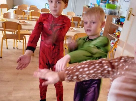 Gr. IV - Bal karnawałowy u starszaków