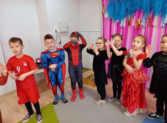 Gr. IV - Bal karnawałowy u starszaków