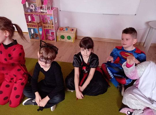 Gr. IV - Bal karnawałowy u starszaków