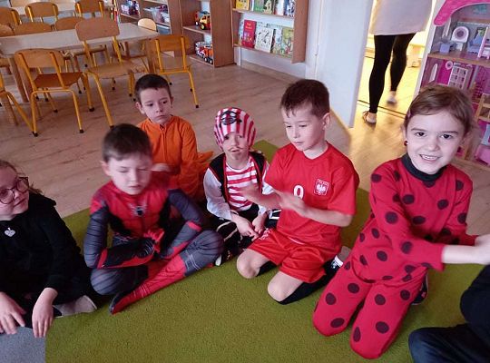 Gr. IV - Bal karnawałowy u starszaków