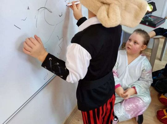 Gr. IV - Bal karnawałowy u starszaków