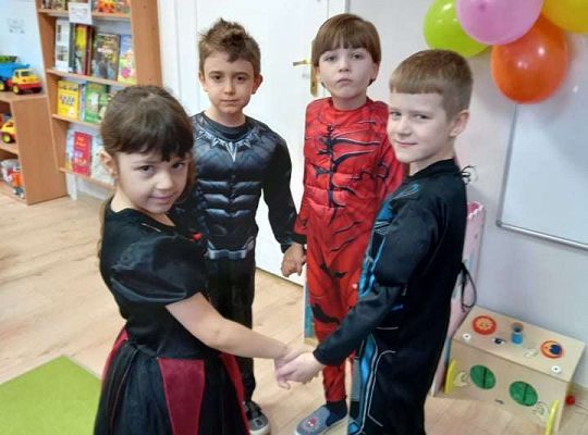 Gr. IV - Bal karnawałowy u starszaków