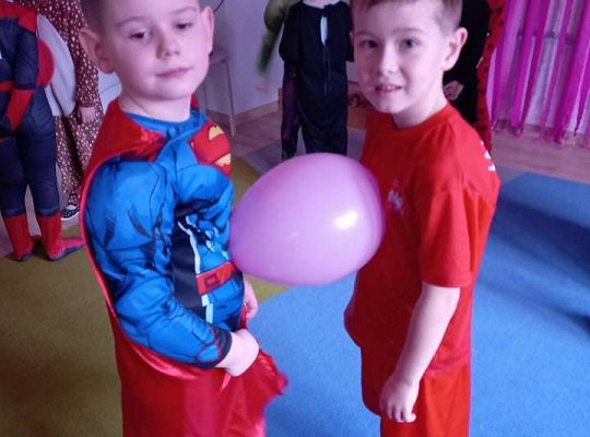 Gr. IV - Bal karnawałowy u starszaków