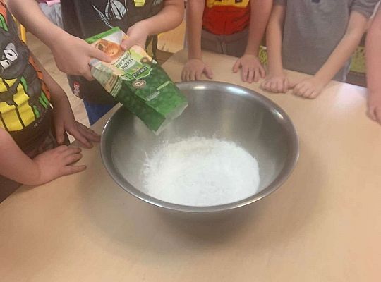 Gr. III i IV - Zabawy cieczą nienewtonowską