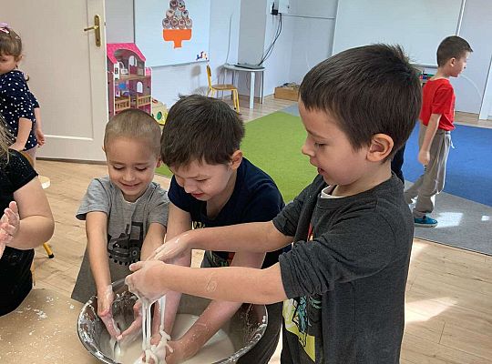 Gr. III i IV - Zabawy cieczą nienewtonowską