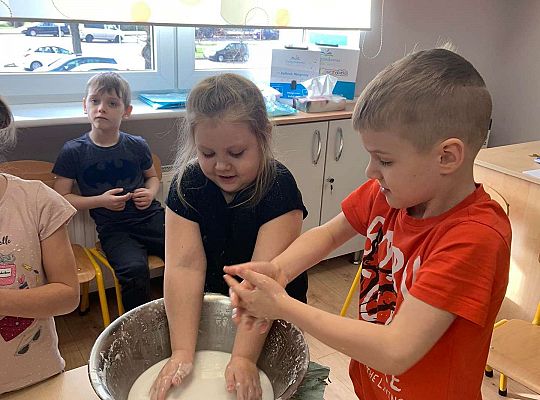 Gr. III i IV - Zabawy cieczą nienewtonowską