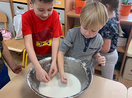 Gr. III i IV - Zabawy cieczą nienewtonowską