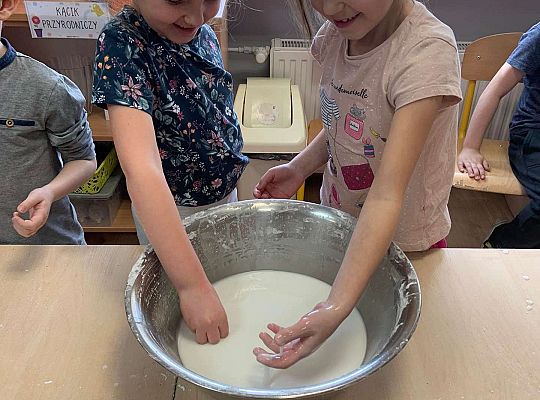 Gr. III i IV - Zabawy cieczą nienewtonowską