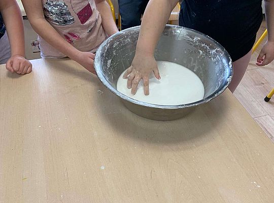 Gr. III i IV - Zabawy cieczą nienewtonowską