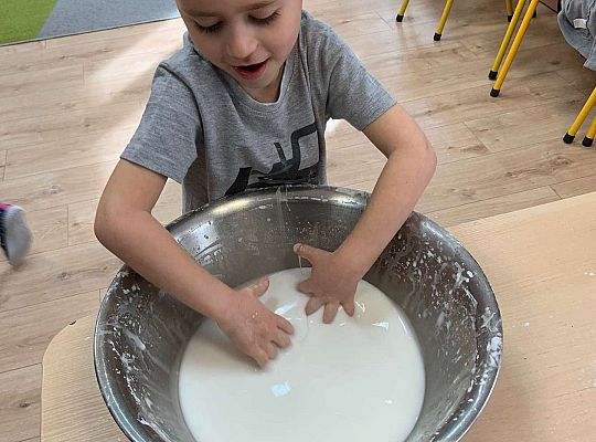 Gr. III i IV - Zabawy cieczą nienewtonowską