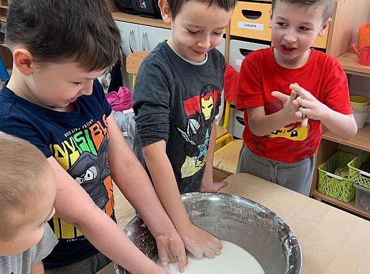 Gr. III i IV - Zabawy cieczą nienewtonowską