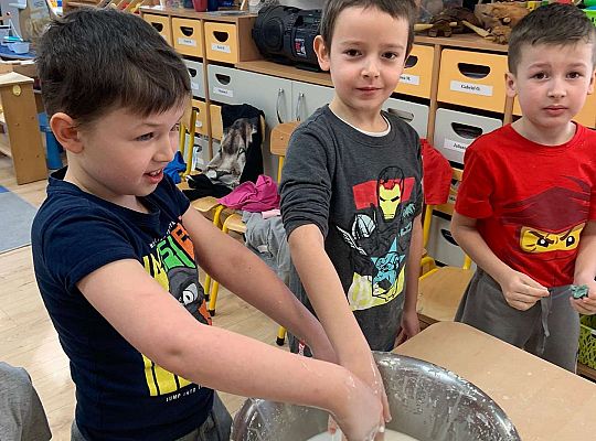 Gr. III i IV - Zabawy cieczą nienewtonowską