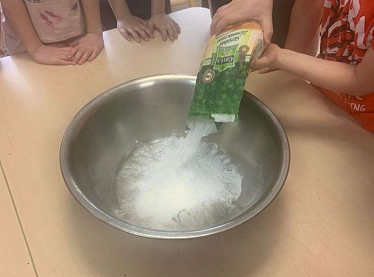 Gr. III i IV - Zabawy cieczą nienewtonowską