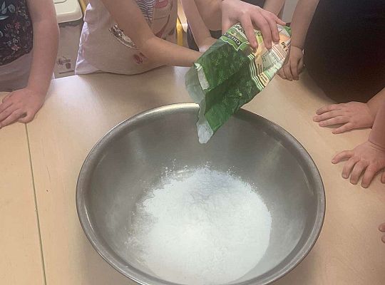 Gr. III i IV - Zabawy cieczą nienewtonowską