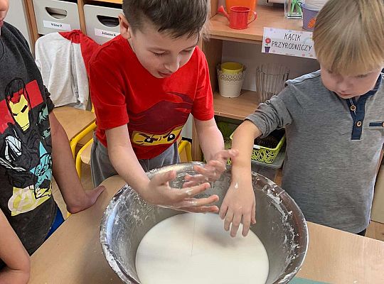 Gr. III i IV - Zabawy cieczą nienewtonowską