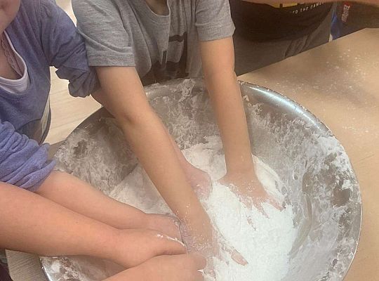 Gr. III i IV - Zabawy cieczą nienewtonowską