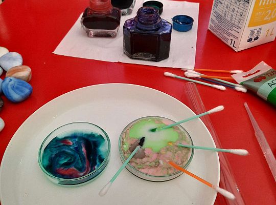 Gr.III Czy to już sztuka? Zabawy kolorami