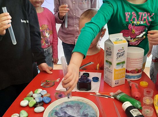 Gr.III Czy to już sztuka? Zabawy kolorami