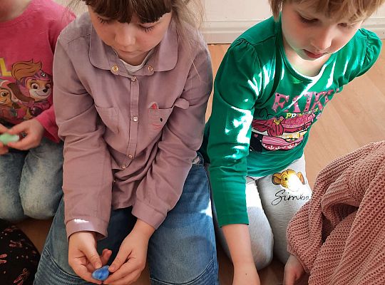 Gr.III Czy to już sztuka? Zabawy kolorami