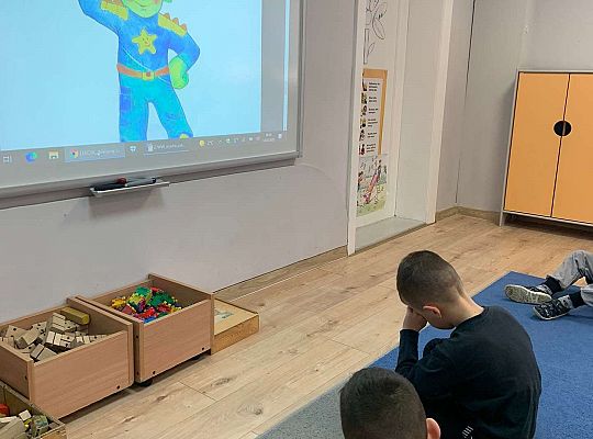 Gr. IV -Projekt „ Zdrowo jem, więcej wiem”  . Zbieramy informacje na temat tego co jemy.