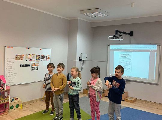 Gr. IV -Projekt „ Zdrowo jem, więcej wiem”  . Zbieramy informacje na temat tego co jemy.