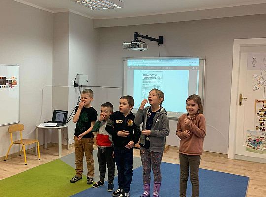 Gr. IV -Projekt „ Zdrowo jem, więcej wiem”  . Zbieramy informacje na temat tego co jemy.