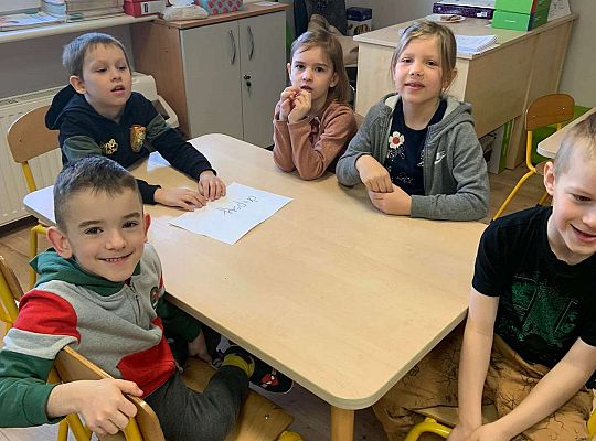 Gr. IV -Projekt „ Zdrowo jem, więcej wiem”  . Zbieramy informacje na temat tego co jemy.