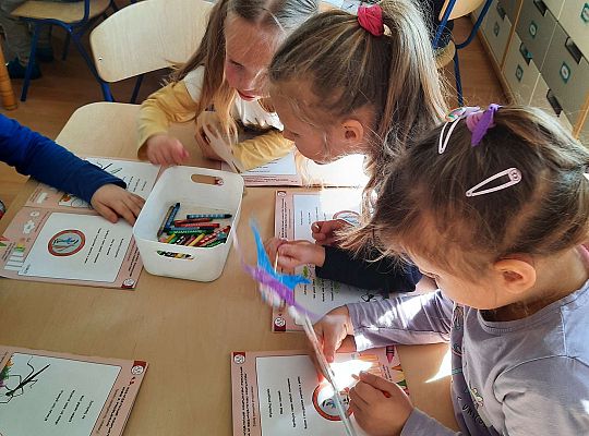 Gr. III "Przyjaciele Zippiego"- Pomaganie innym w rozwiązywaniu konfliktów