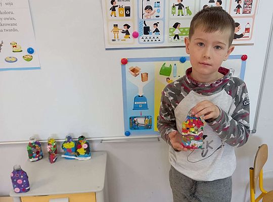 Gr. IV "Wazon z butelki" - nadajemy śmieciom nowe życie